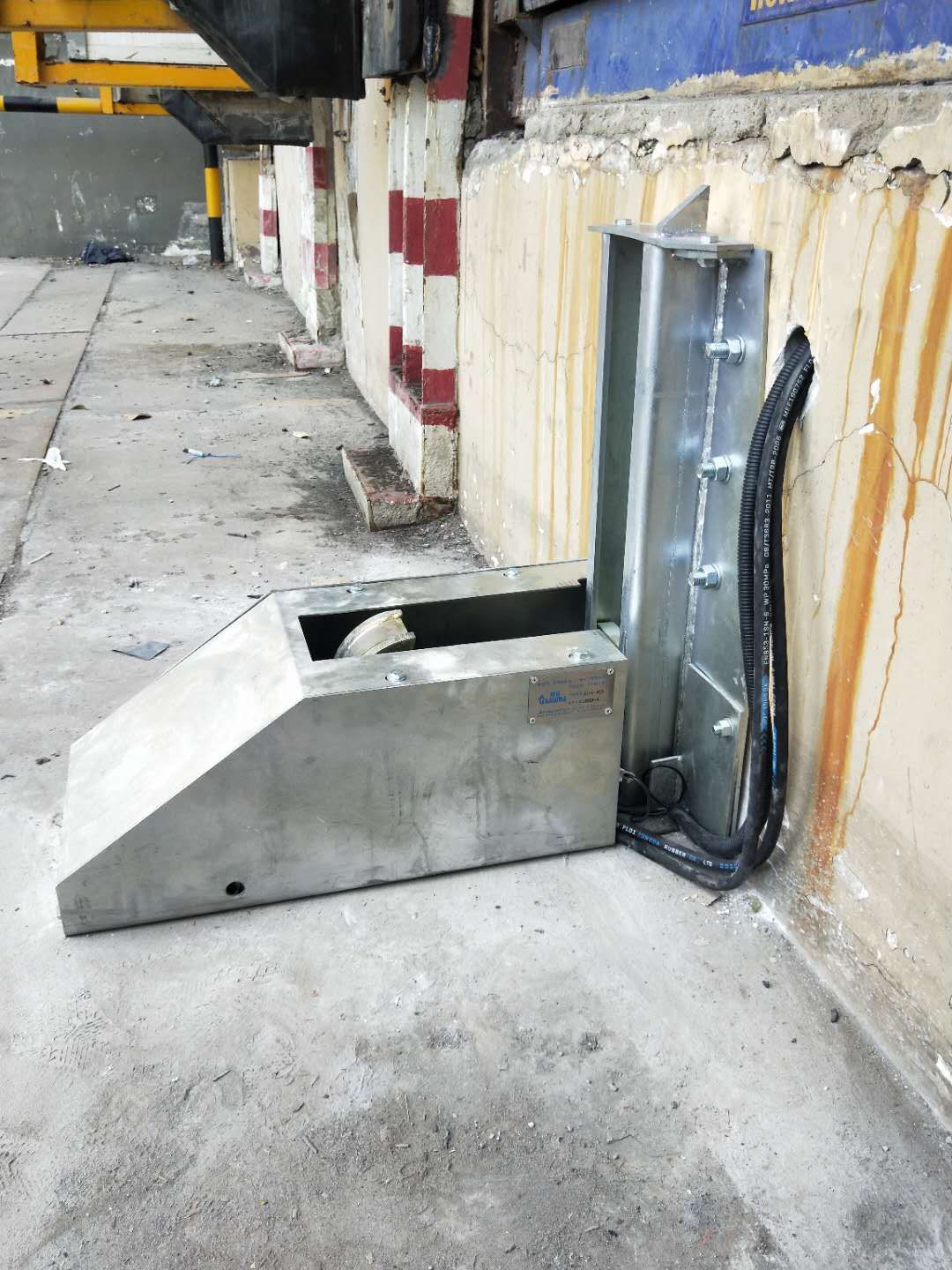 貨車限動器