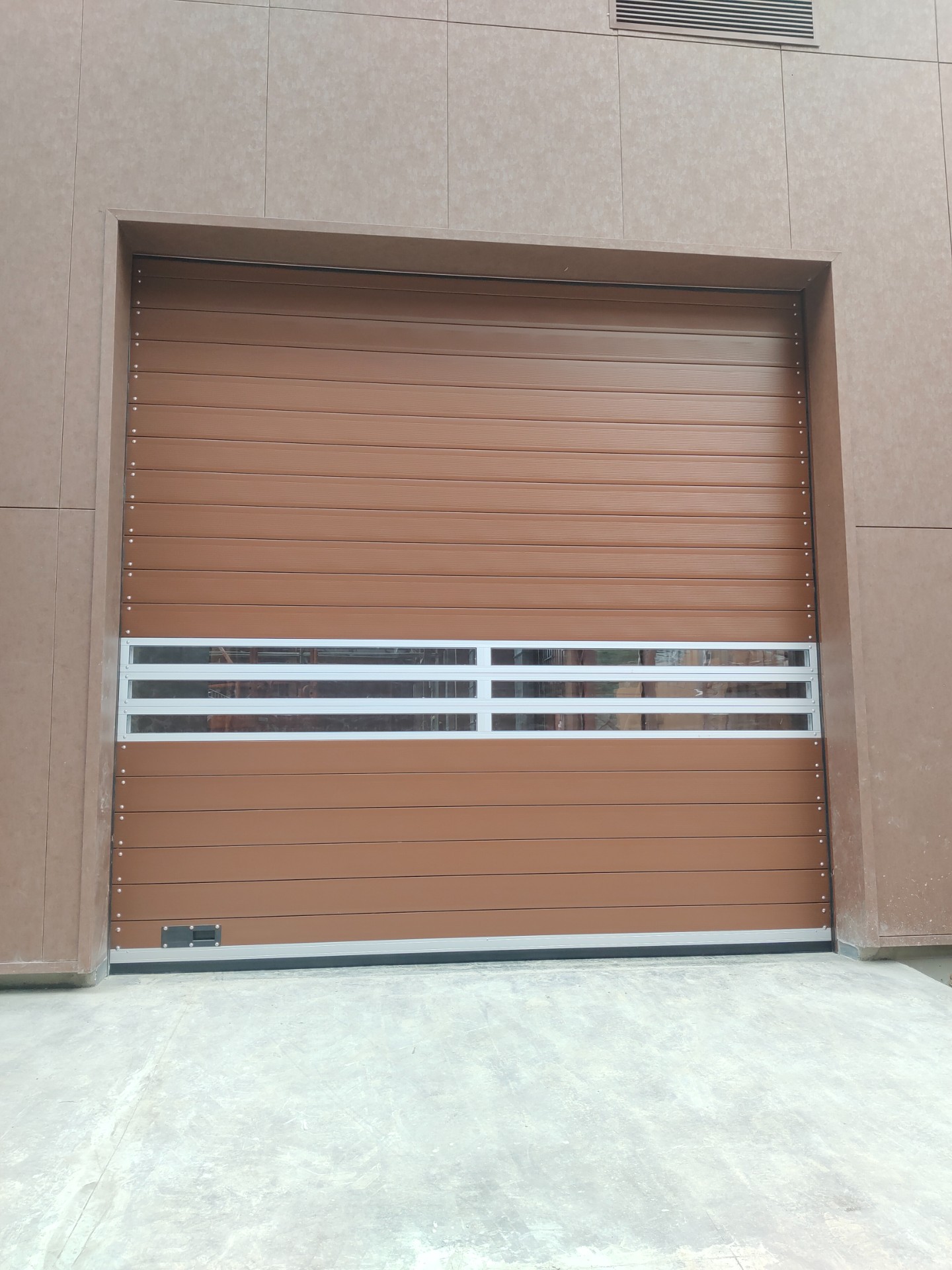 隱象威士忌廠房提升快速門